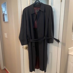 Mens Christian Dior overcoat size 40r, black.